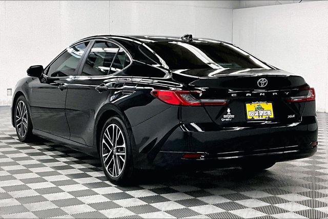 2025 Toyota CAMRY XLE — фото 2