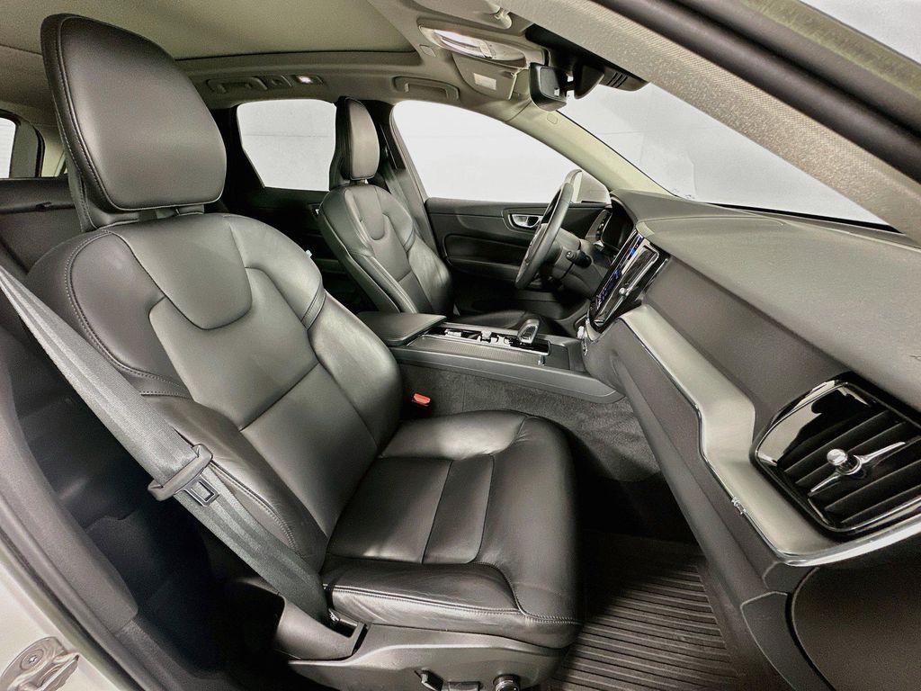 2023 Volvo XC60 B5 CORE 缩略图 28