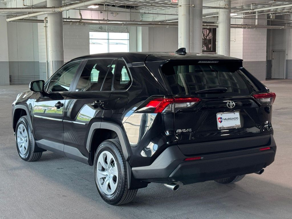 2024 Toyota RAV4 LE 照片 8