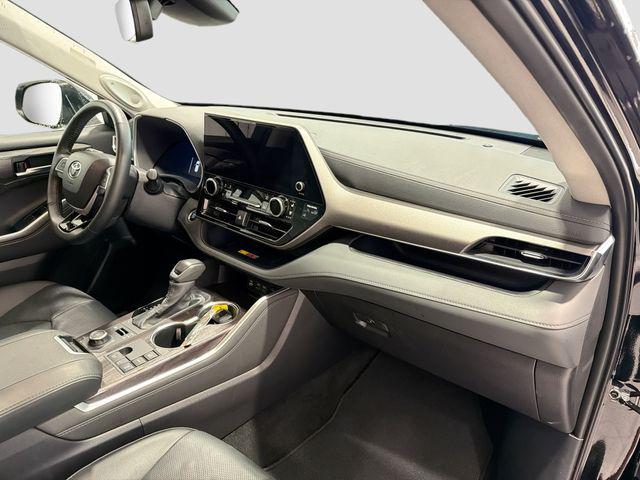 2025 Toyota HIGHLANDER LIMITED — миниатюра 25