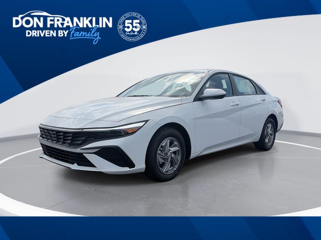 New 2026 Hyundai ELANTRA SE