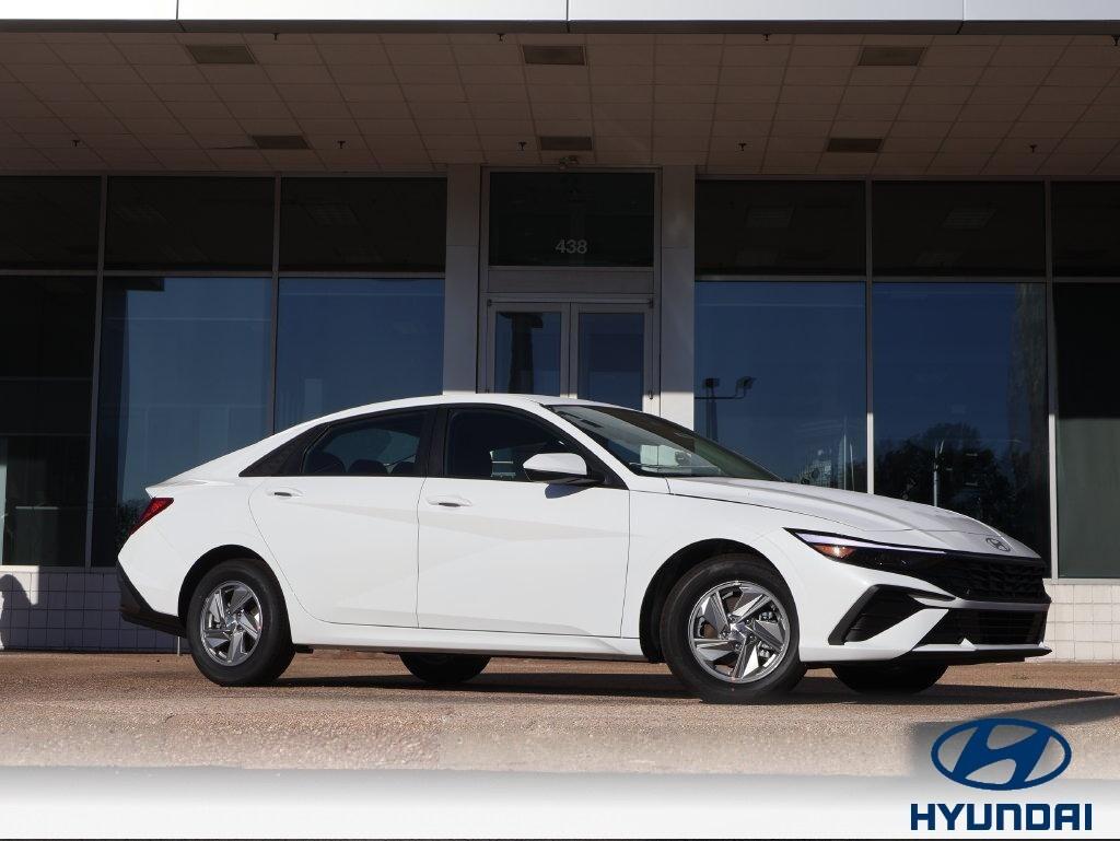 New 2026 Hyundai ELANTRA SE