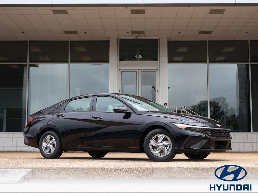 New 2026 Hyundai ELANTRA SE