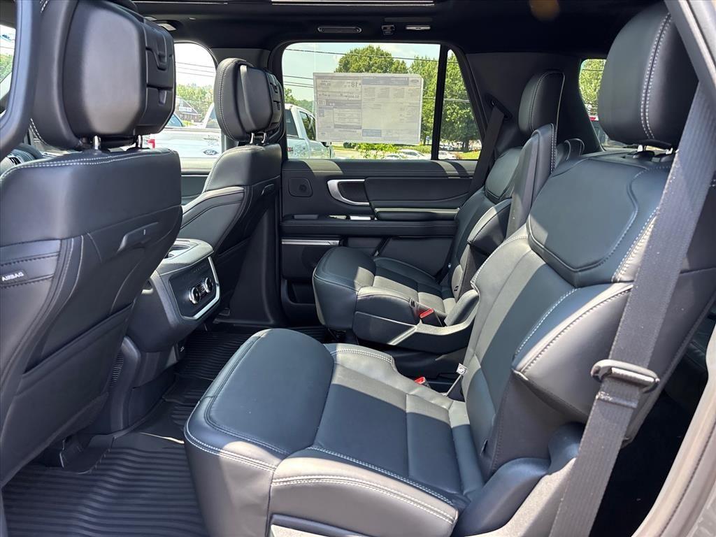 2027 FORD EXPEDITION PLATINUM — миниатюра 16