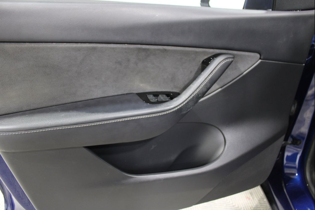 TESLA MODEL Y PERFORMANCE DUAL MOTOR ALL-WHEEL DRIVE - 6