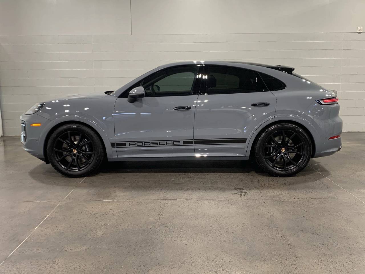 صورة مصغرة 2 لـ 2025 Porsche CAYENNE