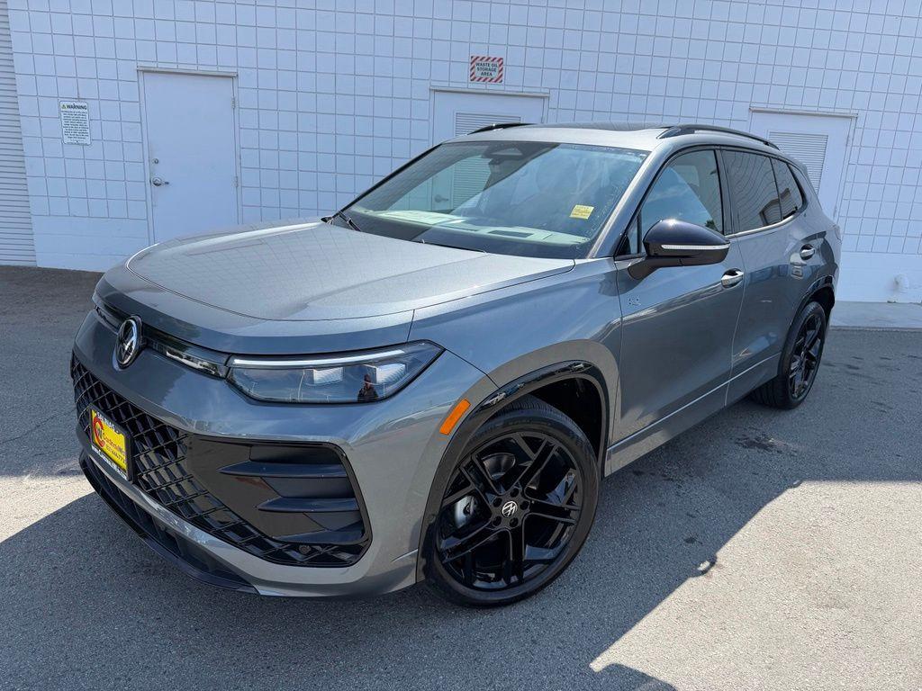 New 2026 Volkswagen Tiguan 2.0T SE R-Line Black