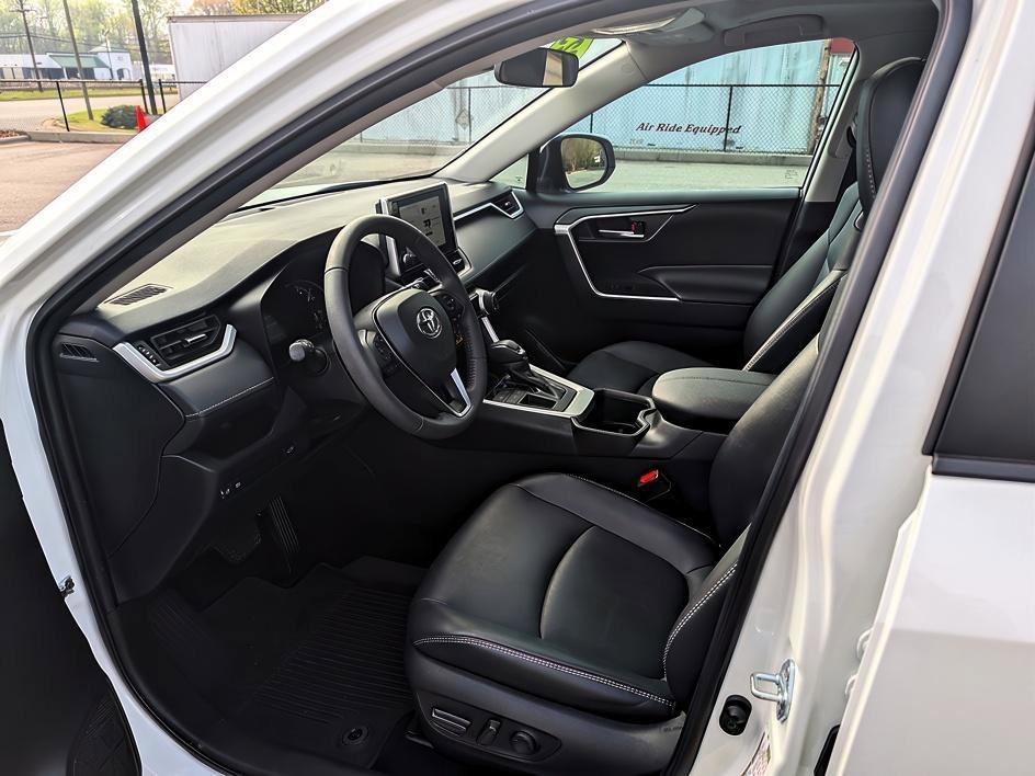 TOYOTA RAV4 - 8