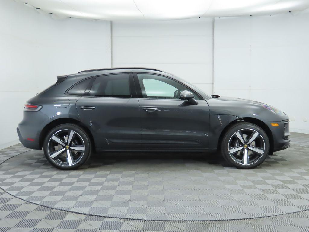 صورة 8 لـ 2025 Porsche MACAN