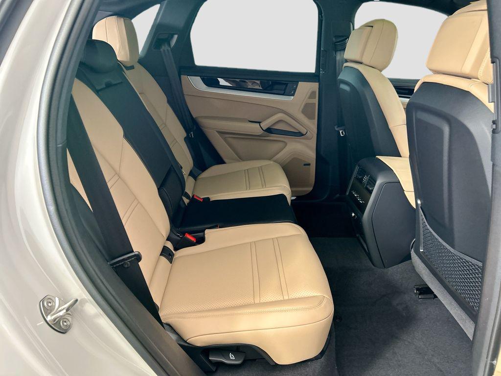 2026 Porsche CAYENNE thumbnail 22