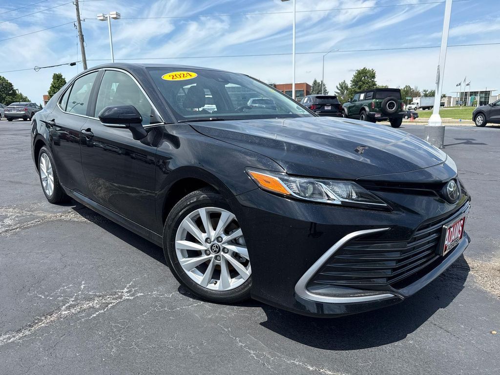 صورة 2 لـ 2024 Toyota CAMRY LE