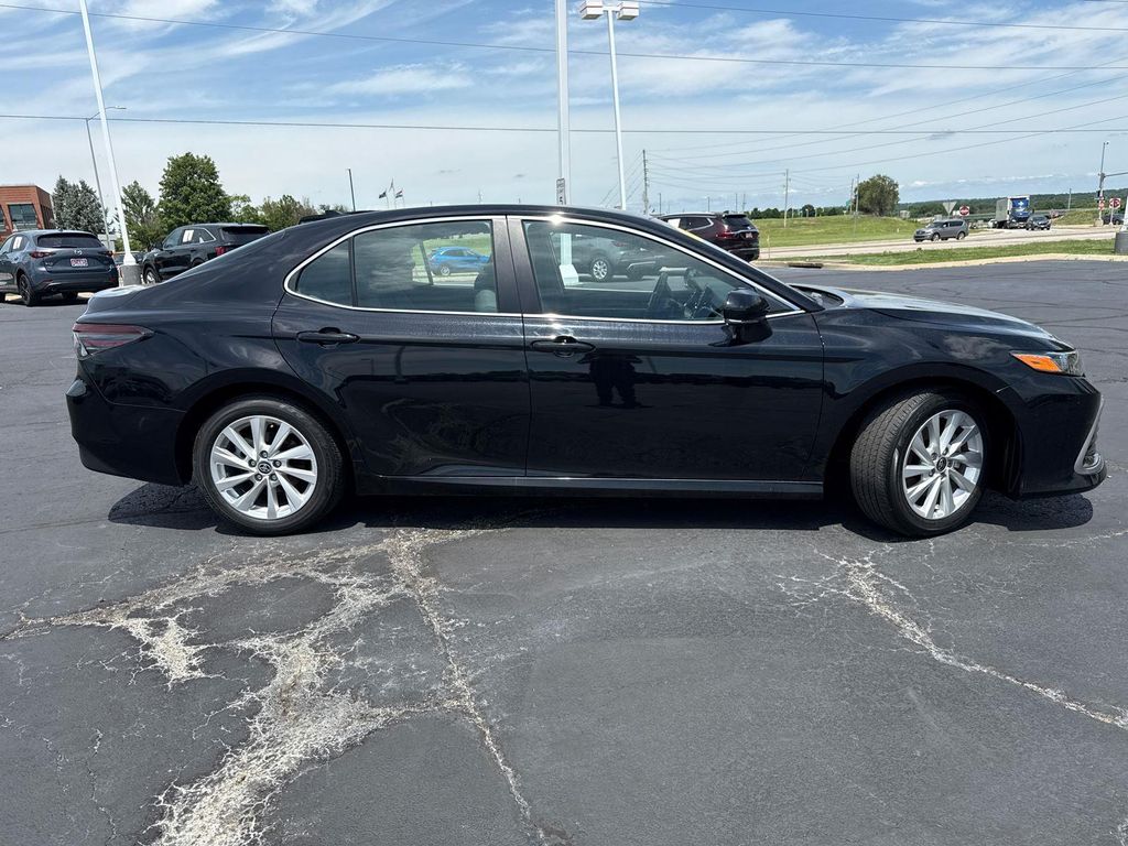 صورة 10 لـ 2024 Toyota CAMRY LE