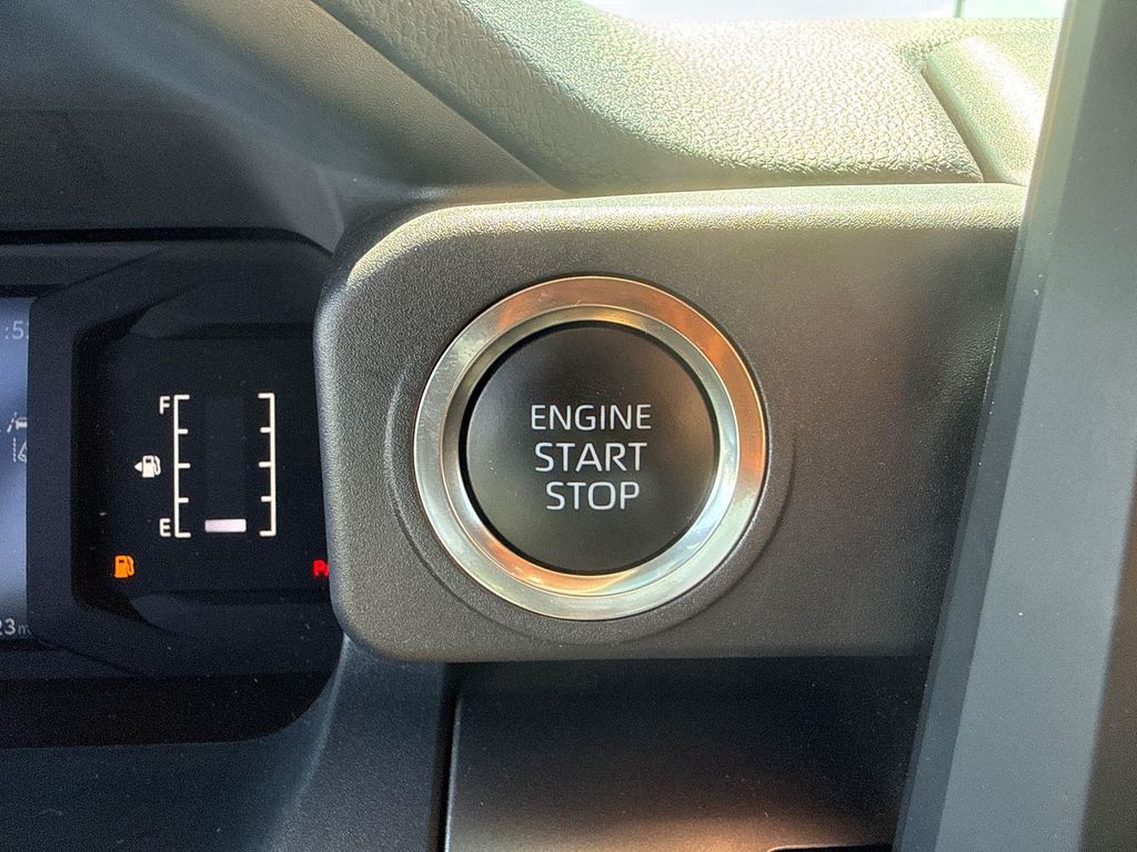 صورة مصغرة 17 لـ 2025 Toyota 4RUNNER SR5