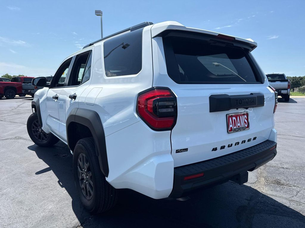 صورة 6 لـ 2025 Toyota 4RUNNER SR5