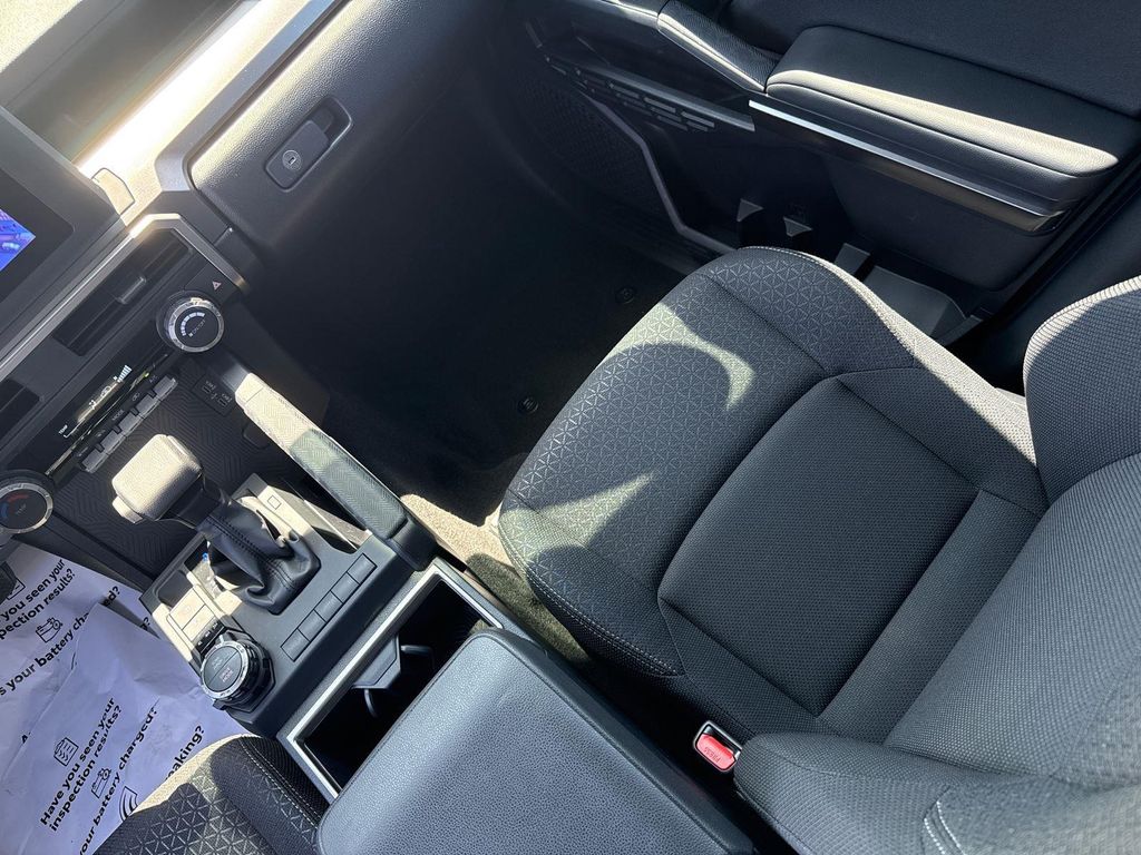 صورة مصغرة 29 لـ 2025 Toyota 4RUNNER SR5