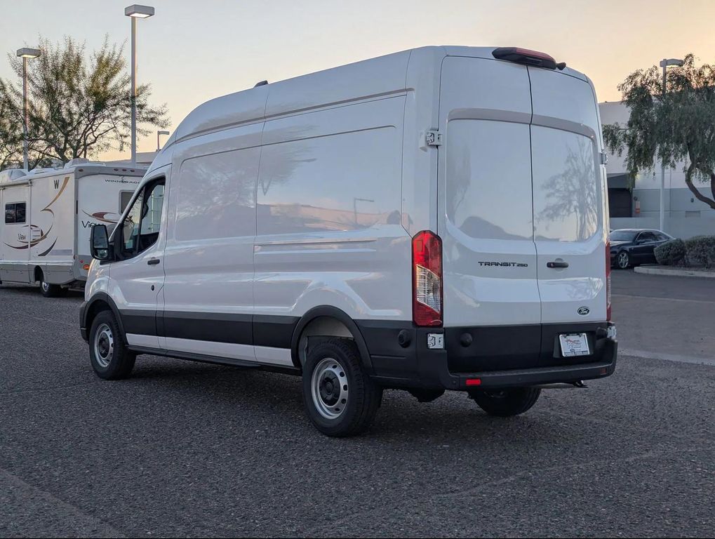 صورة مصغرة 31 لـ 2026 FORD TRANSIT-250 BASE