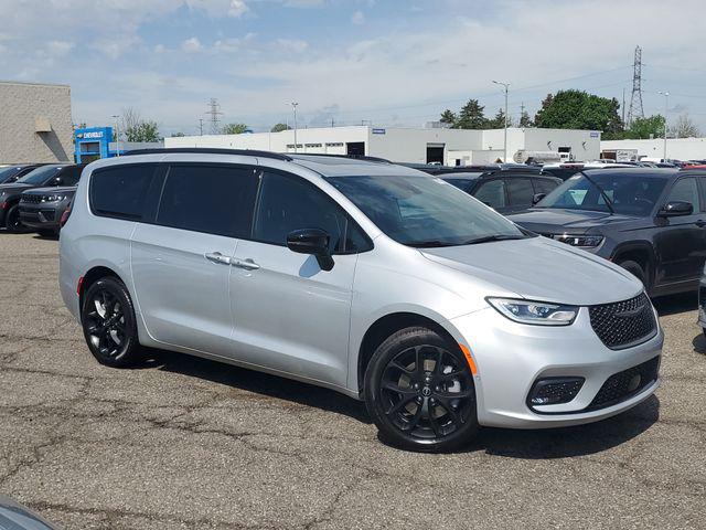 New 2026 Chrysler Pacifica Limited