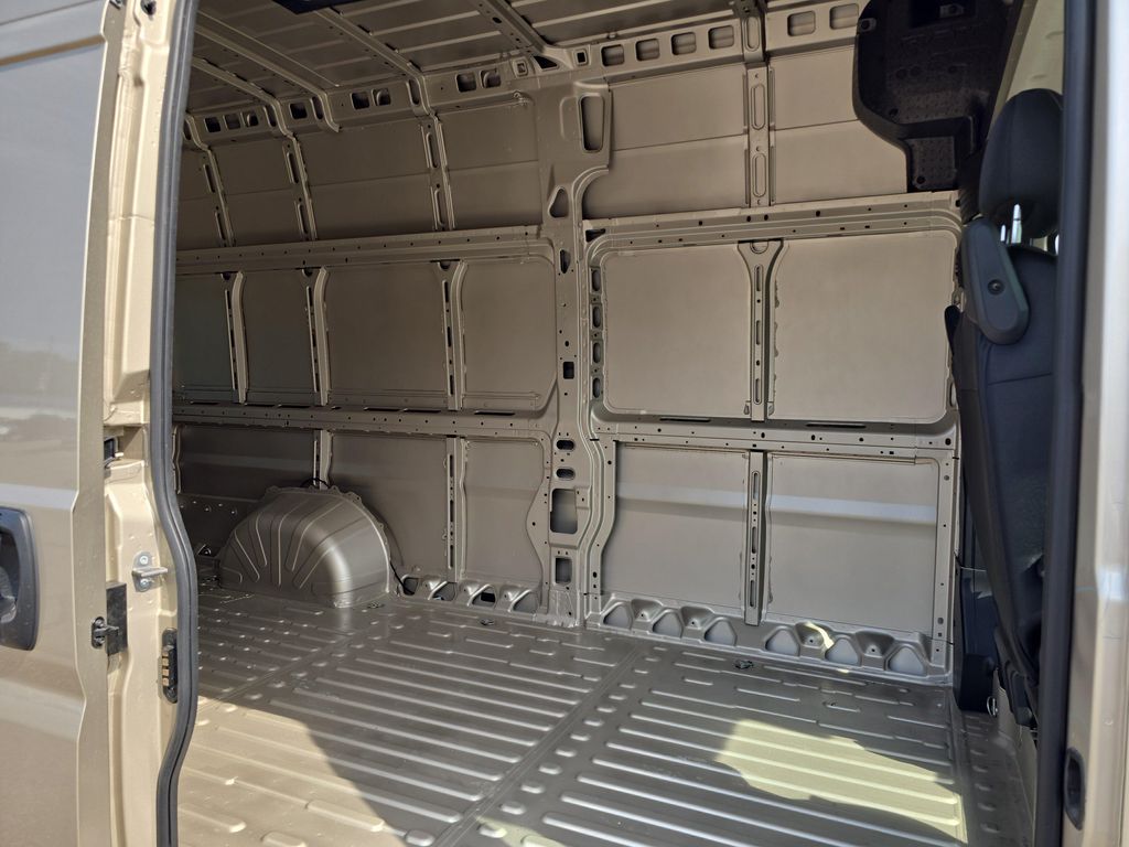 صورة 8 لـ 2026 RAM PROMASTER 3500 HIGH ROOF