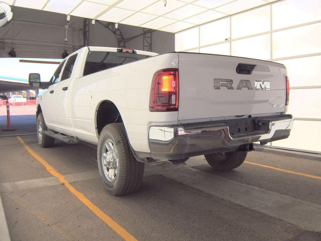 صورة 6 لـ 2025 RAM 2500 TRADESMAN CREW CAB 4X4 8' BOX