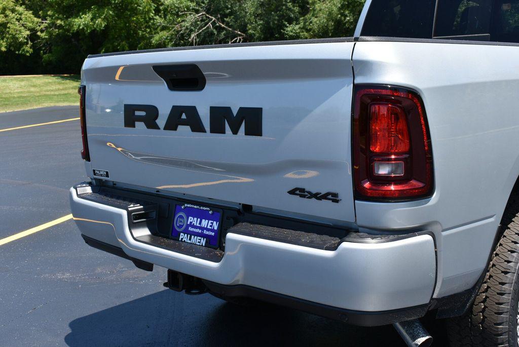 صورة 8 لـ 2026 RAM 2500 BLACK EXPRESS CREW CAB 4X4 6'4' BOX