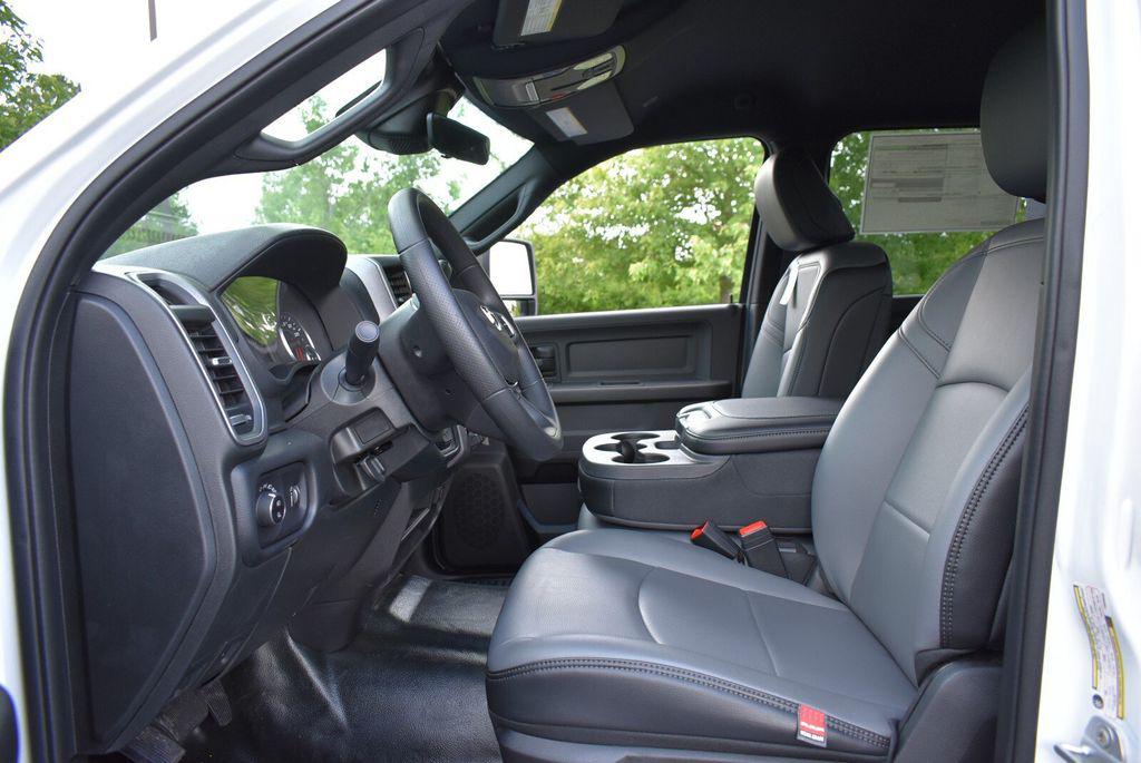 2026 RAM 3500 TRADESMAN CREW CAB 4X4 8' BOX — миниатюра 16