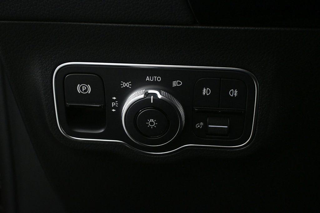 MERCEDES-BENZ GLA - 9