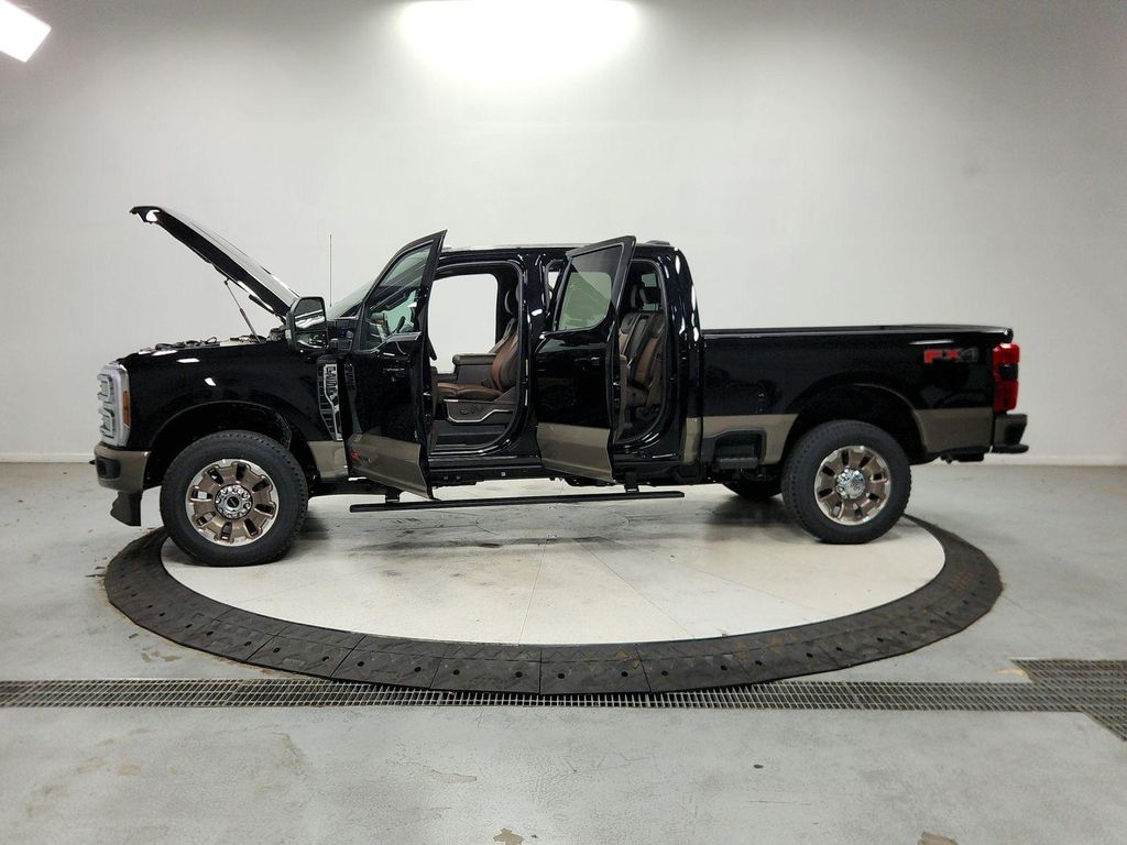 صورة 13 لـ 2027 FORD F-250 KING RANCH