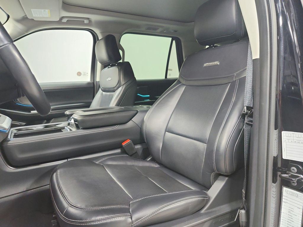 صورة 10 لـ 2025 FORD EXPEDITION PLATINUM