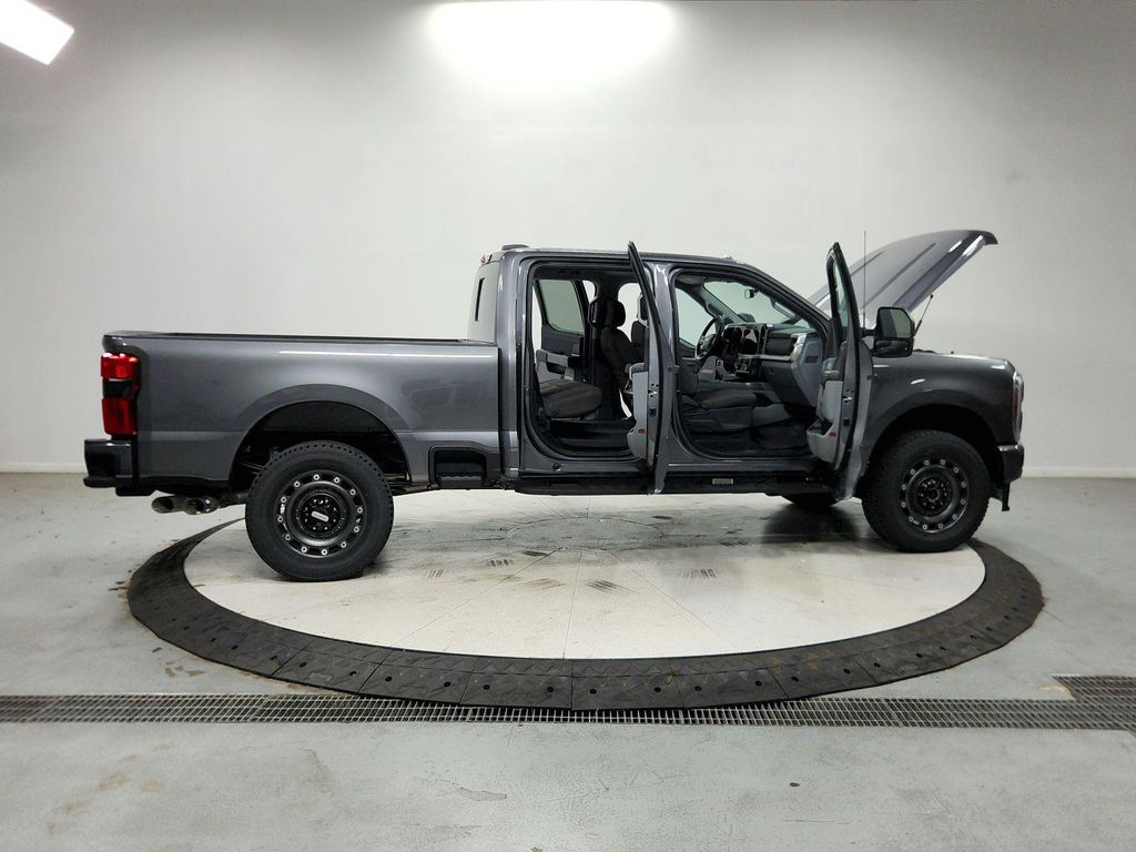 2027 FORD F-250 XLT — миниатюра 17