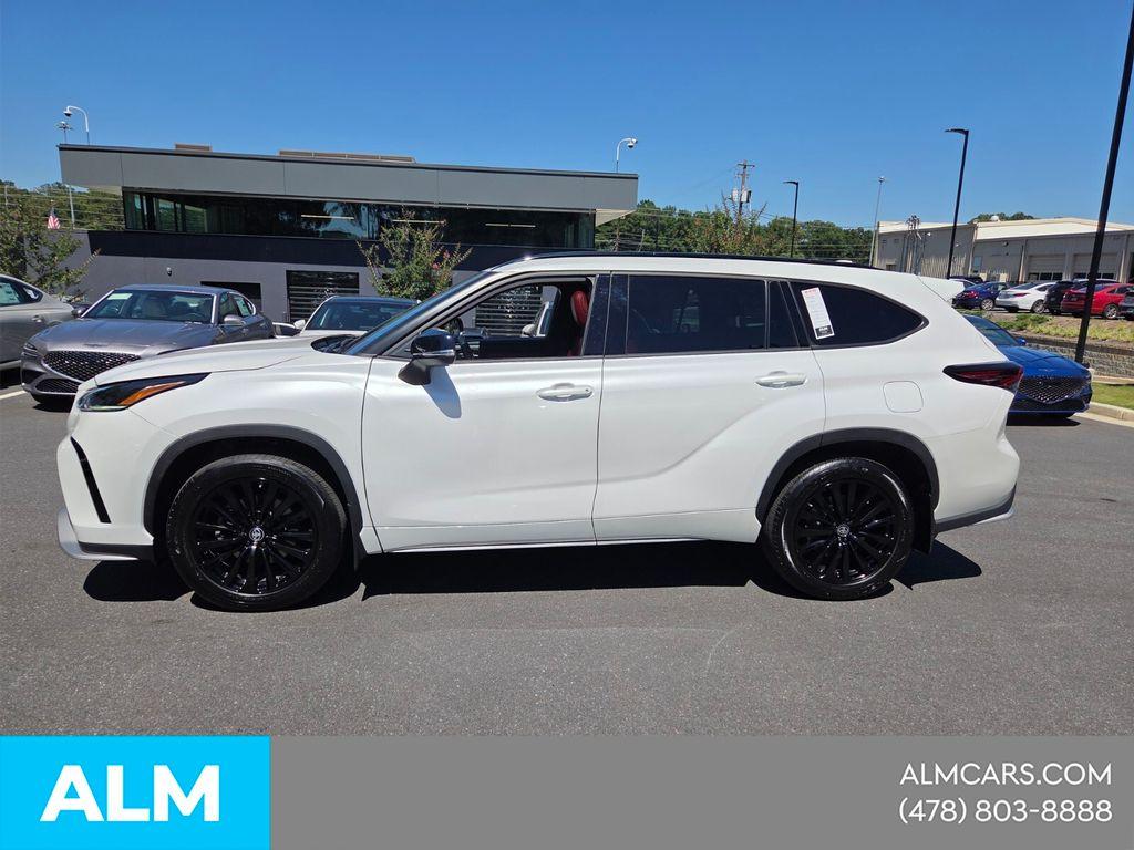2024 Toyota HIGHLANDER XLE photo 2