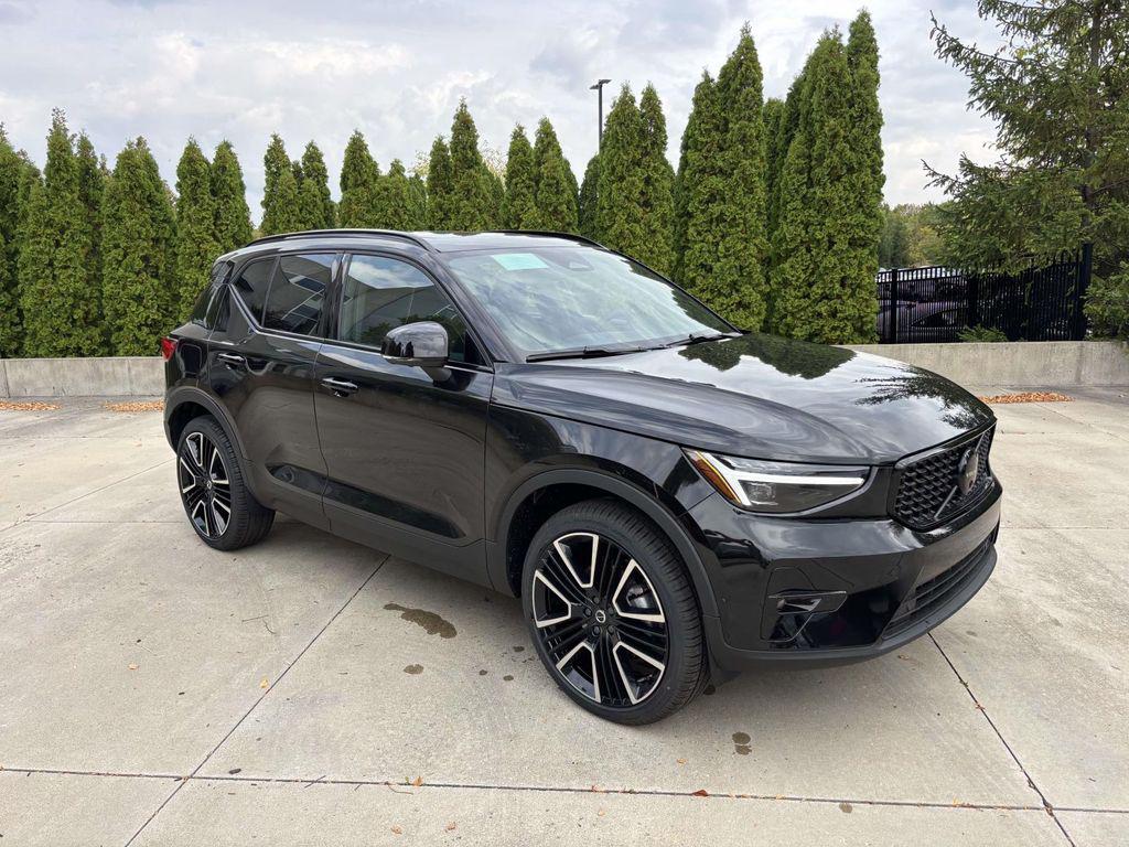 New 2026 Volvo XC40 Black Edition Ultra, B5 AWD Gas (mild hybrid)