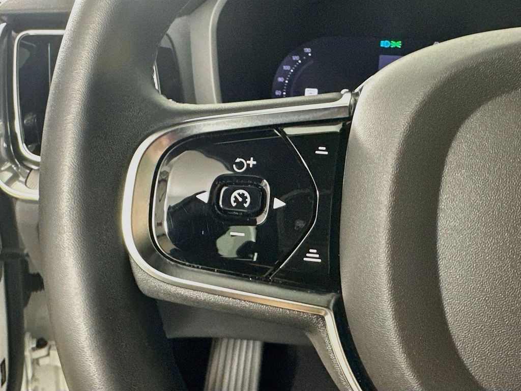 صورة مصغرة 18 لـ 2024 Volvo S60 B5 PLUS BLACK EDITION