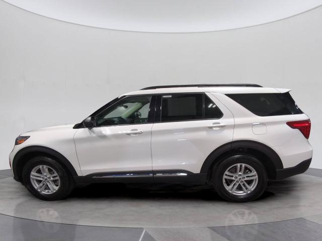 2023 FORD EXPLORER XLT photo 2