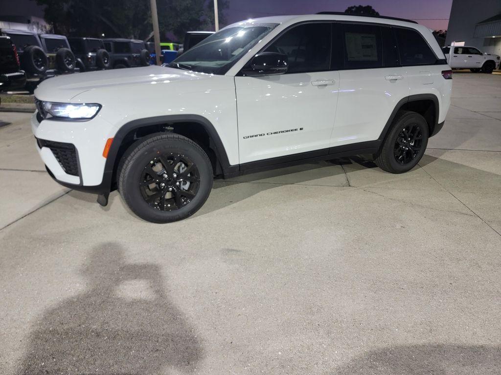 New 2026 Jeep Grand Cherokee Laredo
