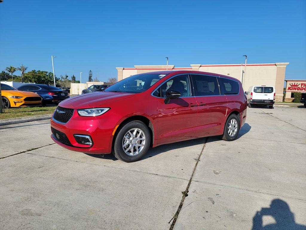 New 2026 Chrysler Pacifica Select