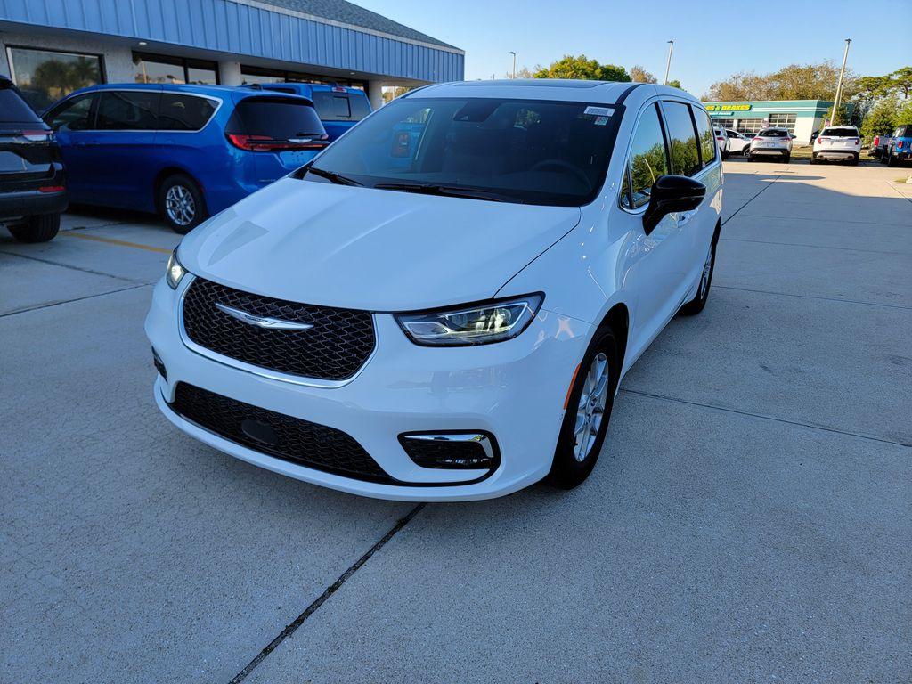 New 2026 Chrysler Pacifica Select