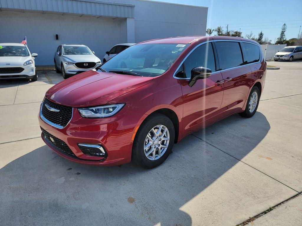 New 2026 Chrysler Pacifica Select