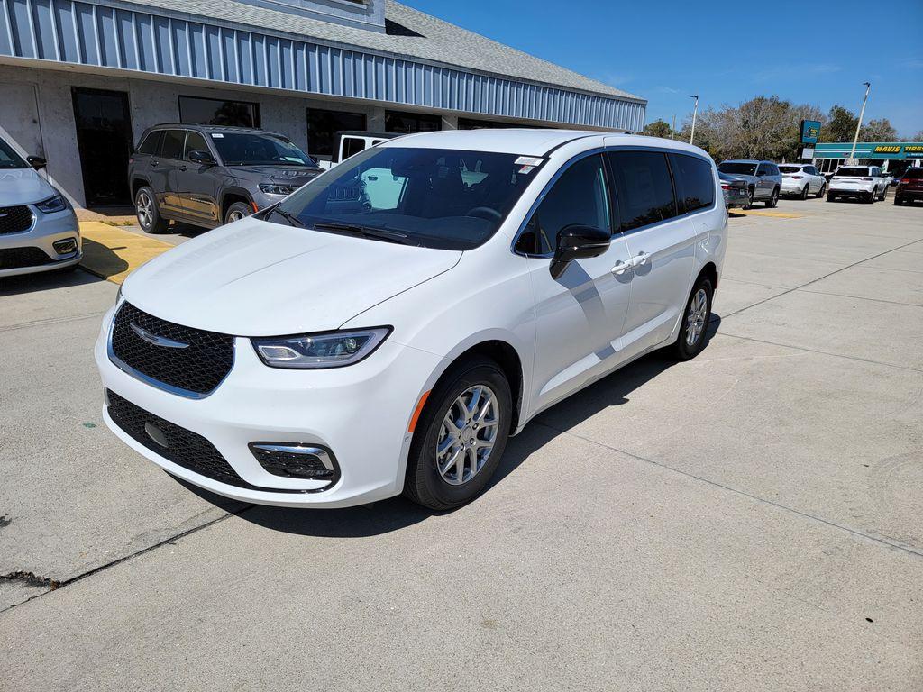New 2026 Chrysler Pacifica Select
