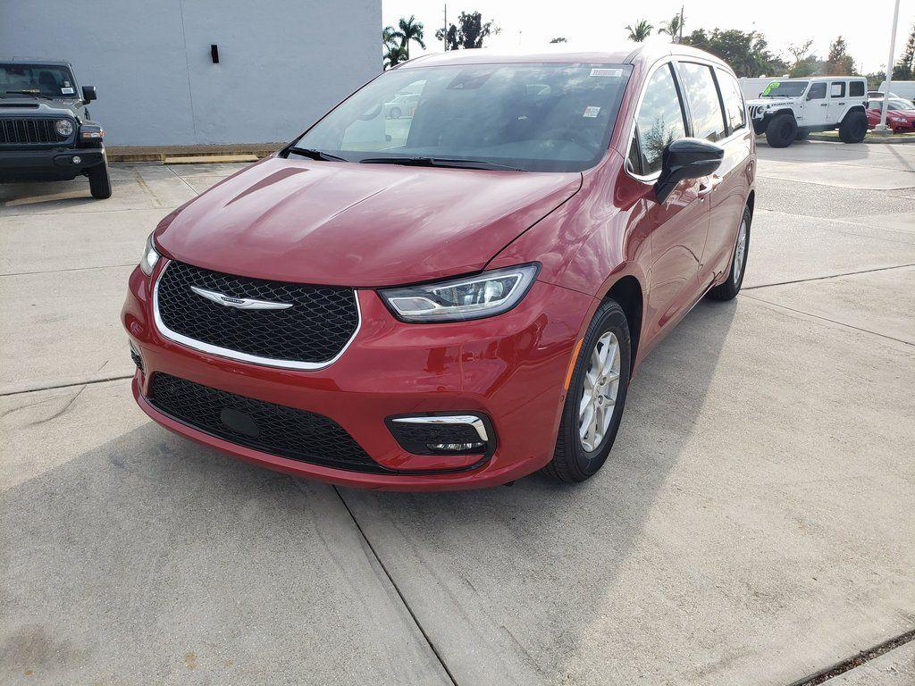 New 2026 Chrysler Pacifica Select
