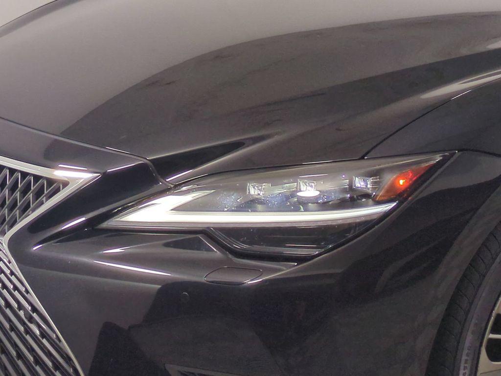 صورة 10 لـ 2023 Lexus LS 500 BASE