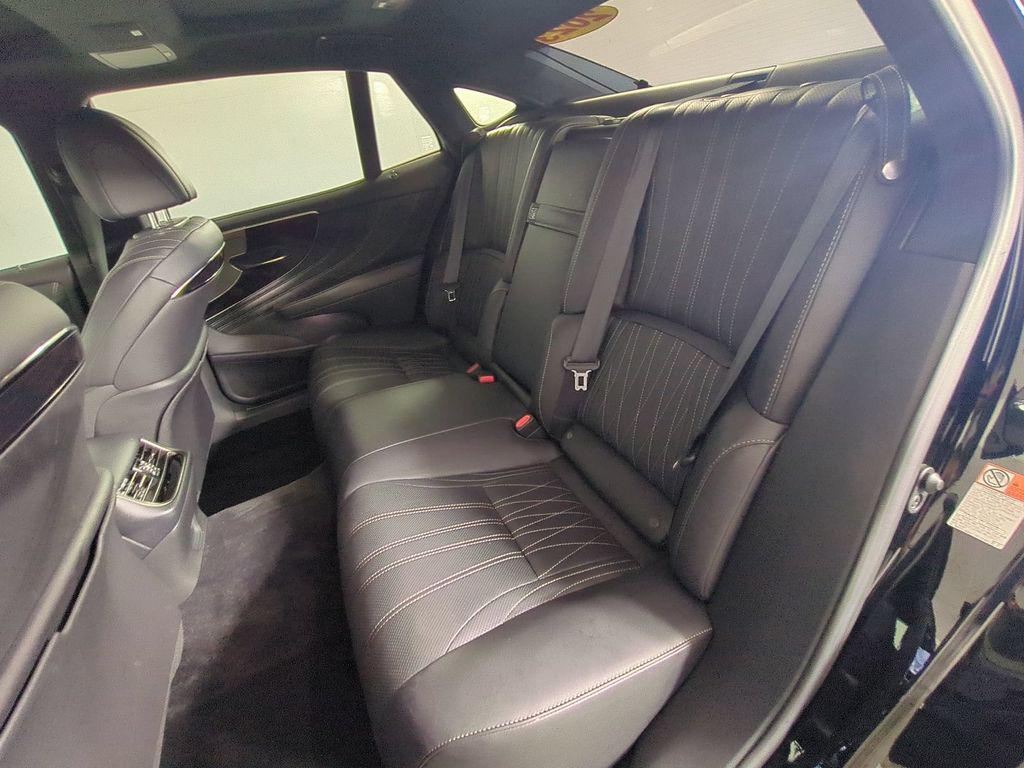 صورة 14 لـ 2023 Lexus LS 500 BASE