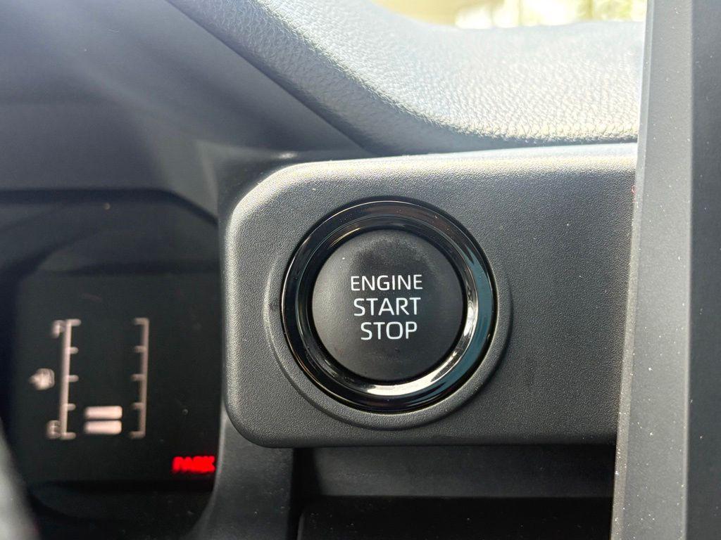 صورة مصغرة 26 لـ 2025 Toyota TACOMA SR