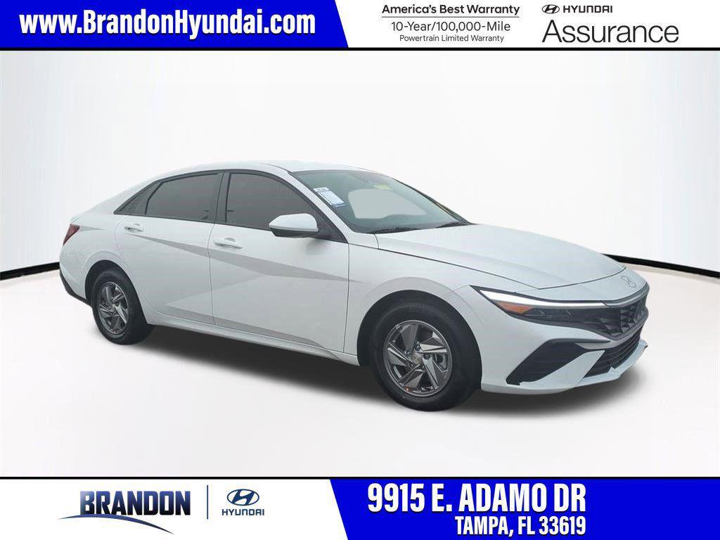 New 2026 Hyundai ELANTRA SE