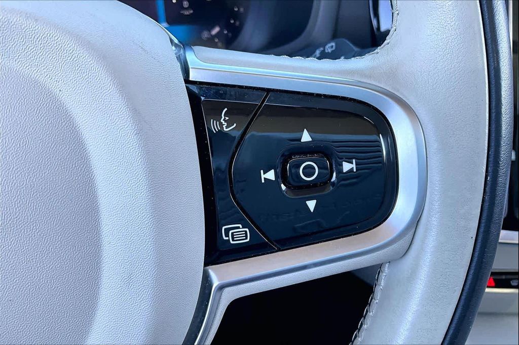 صورة مصغرة 43 لـ 2025 Volvo V60 CROSS COUNTRY PLUS, B5 AWD GAS (MILD HYBRID)