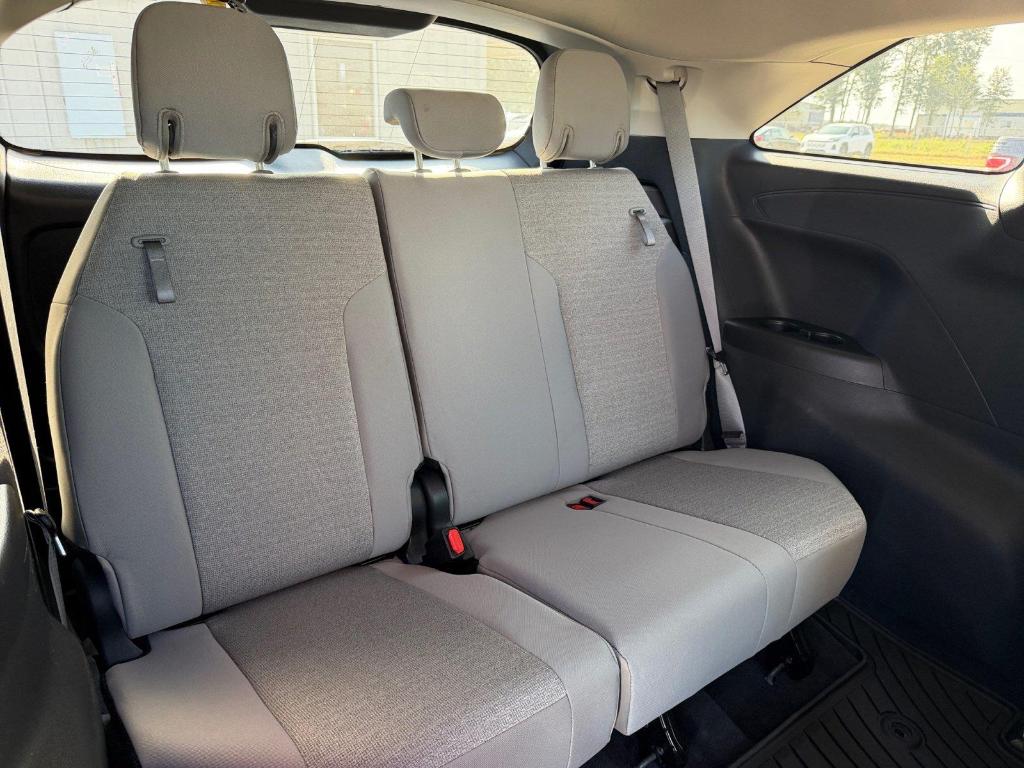 2025 Toyota SIENNA LE 缩略图 21