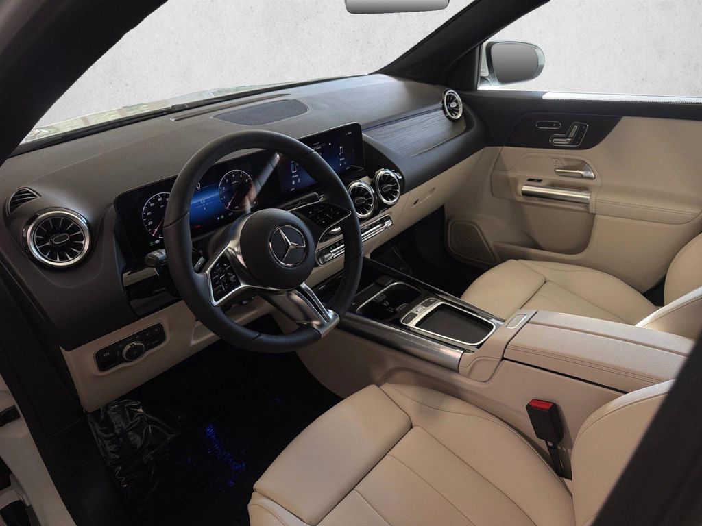 2026 Mercedes-BENZ GLA — миниатюра 11
