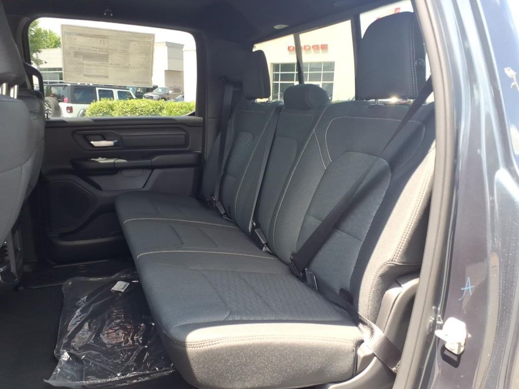 صورة مصغرة 18 لـ 2026 RAM 1500 EXPRESS