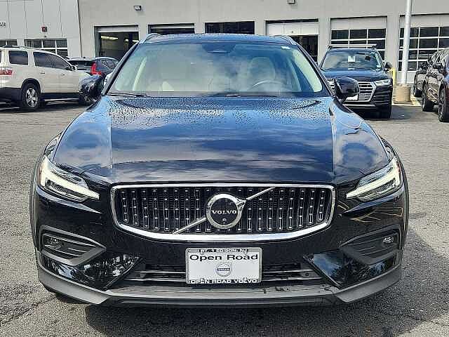 صورة 2 لـ 2024 Volvo V60 CROSS COUNTRY PLUS
