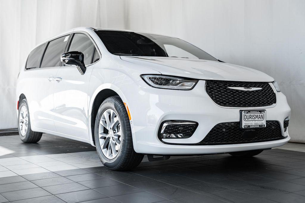 New 2026 Chrysler Pacifica Limited
