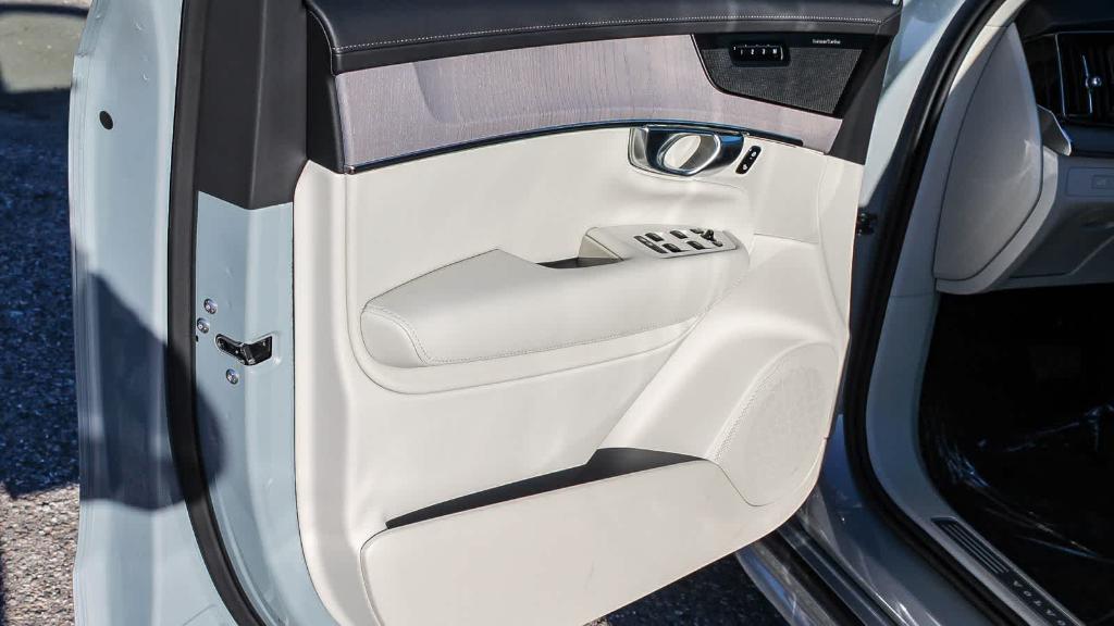 صورة مصغرة 23 لـ 2026 Volvo XC90 PLUG-IN HYBRID T8 ULTRA 7-SEATER